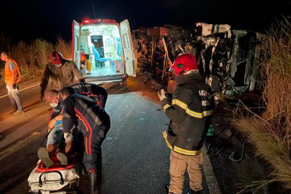 Motorista Morre Ao Bater Amarok De Frente Carreta Na MT 235