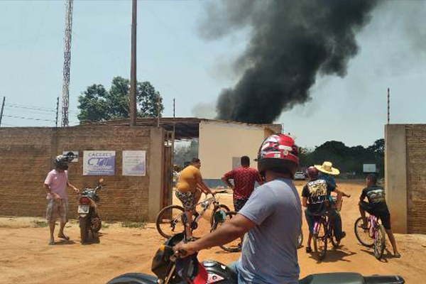 Empresa é atingida por incêndio em Cáceres