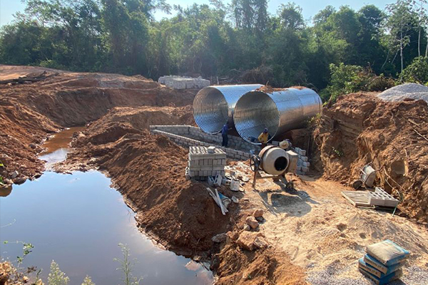 Obras da construção da ponte sobre o rio Cachoeirinha avançam em ritmo acelerado