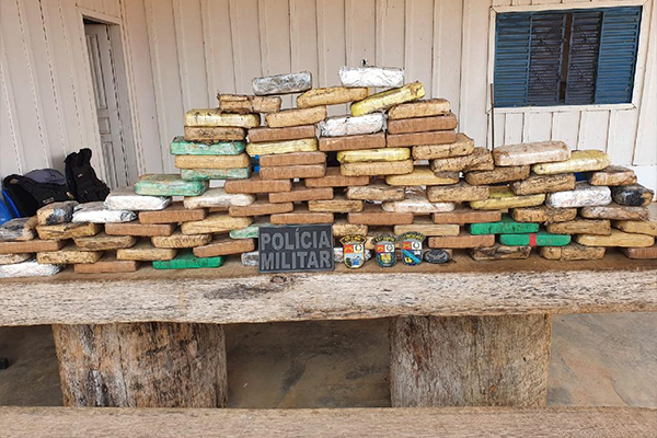 Polícia Militar e Indea apreendem 57 quilos de cocaína em área rural de MT
