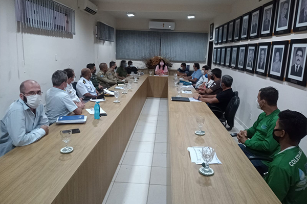 Reunião entre prefeita Eliene e parceiros encerra preparativos do mutirão de limpeza do rio Paraguai que acontece neste domingo (17)