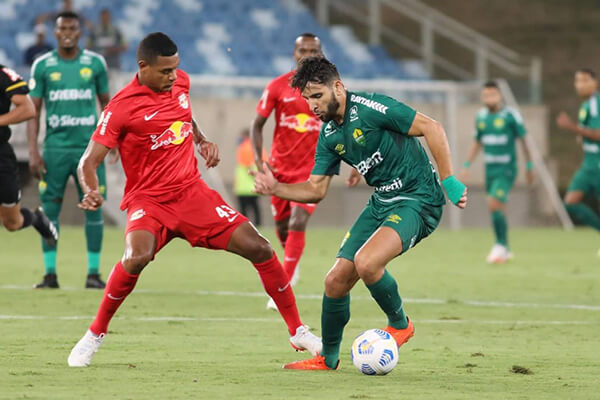 Com-gol-no-finalzinho-o-Cuiabá-vence-o-RB-Bragantino