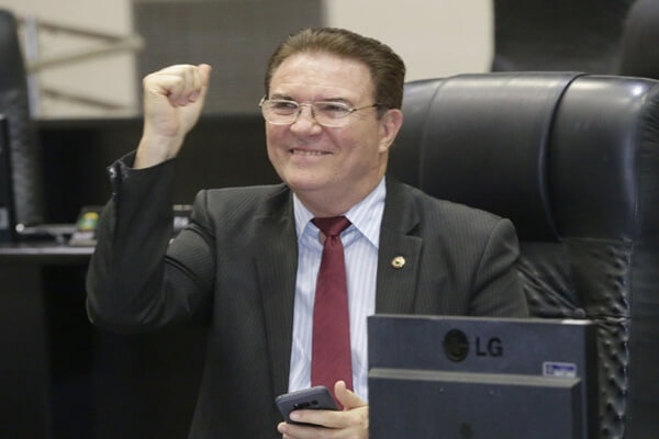 DR-Gimenez-tem-agenda-movimentada-em-Cáceres-MT