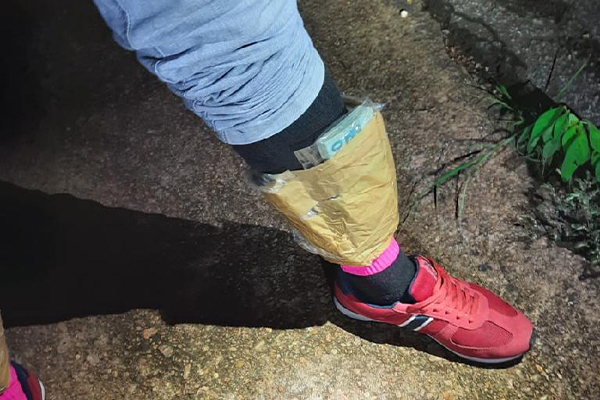 Homem é flagrado pela PM com R$ 44 mil fixado nas pernas