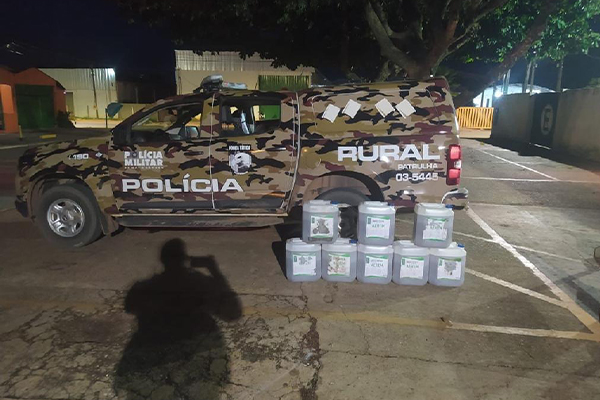 Patrulha Rural recupera veículo roubado, apreende arma de fogo e 160 litros de agrotóxicos