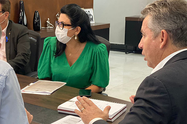 Prefeita Eliene e secretários municipais se reúnem com o governador Mauro Mendes