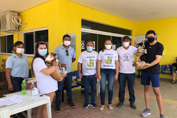 Prefeitura comemora meta atingida de imunização antirrábica no munícipio de Cáceres