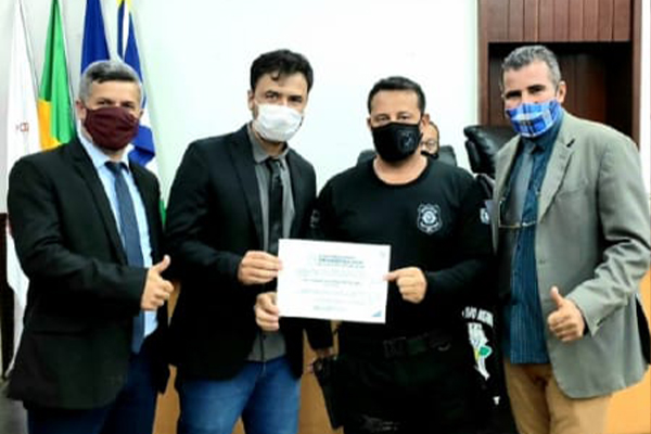 Vereador Marcos Ribeiro homenageia grandes personalidades