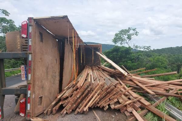 Carreta-tomba-e-mata-mulher-na-serra-do-mangaval-em-C&aacute;ceres-img-2