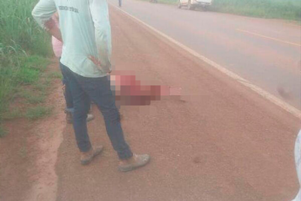 Moto pega fogo e piloto fica gravemente ferido em acidente na BR-158