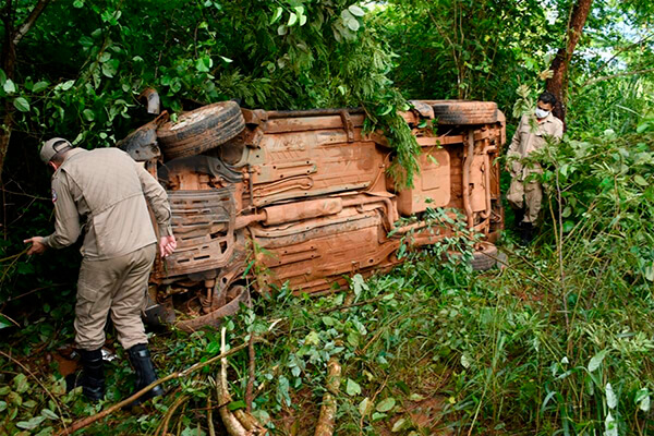 Carro capota, idosa de 74 anos tem fraturas no corpo, não resiste e morre