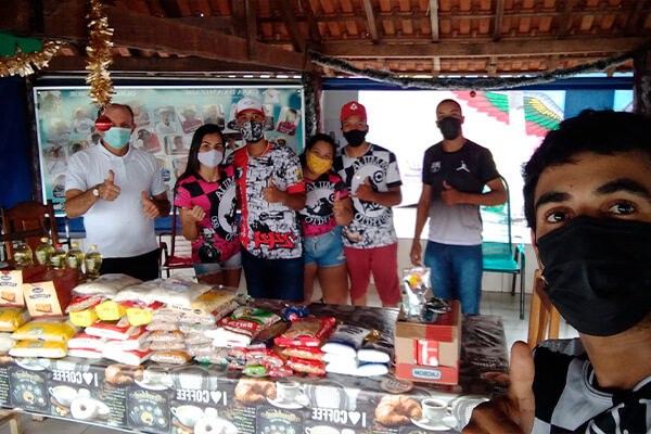Grupo de amigos realizaram ação solidária no Natal