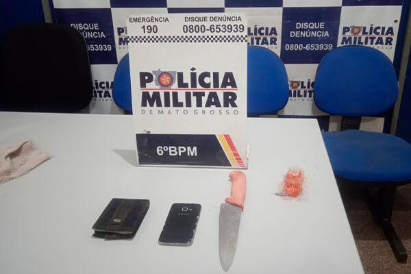 Rapaz é preso após tentar matar a própria irmã com faca em Cáceres