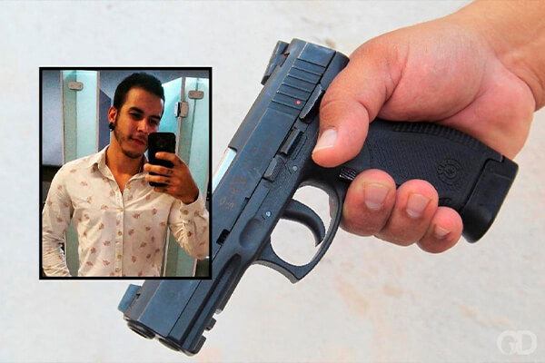 Rapaz reclama do barulho de moto, discute e mata jovem com tiro no pescoço