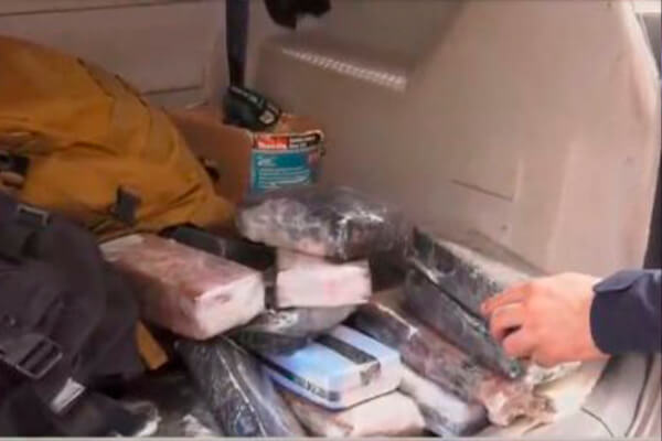 Funcionário de hospital de Cáceres é preso transportando 15 quilos de drogas em VG