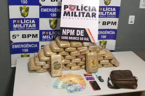 Homem é preso pela PM com 45 quilos de pasta base de cocaína em MT