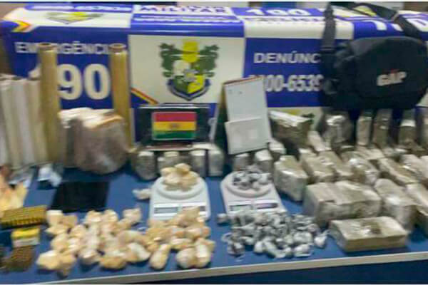 PM prende mulher com mais de 40 kg de drogas e 165 munições de diversos calibres