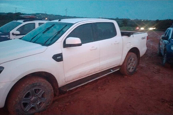 PM recupera caminhonete e objetos roubados de residência e apreende adolescente