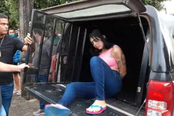 Polícia-prende-'princesinha-macabra'-acusada-de-filmar-e-ajudar-decapitar-jovem