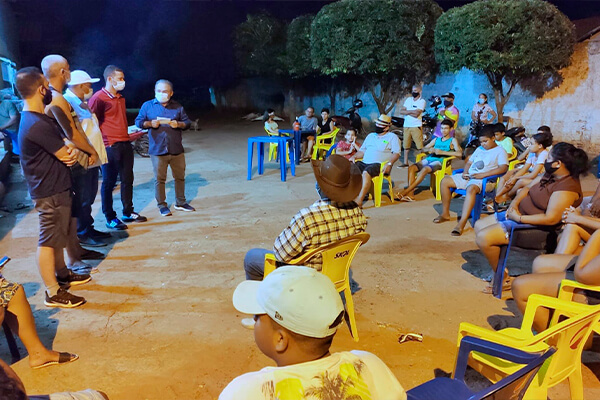 Prefeita Eliene autoriza iluminação de led no campo de futebol do bairro Santo Antônio