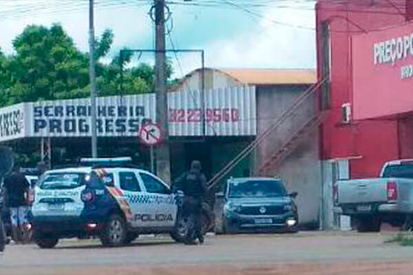 Rapaz é preso com arma de fogo em sua casa em Cáceres