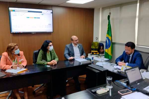 Prefeita Eliene cumpre agenda em Brasília em busca de recursos para educação