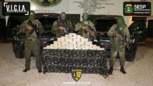 Tr&ecirc;s bolivianos s&atilde;o presos transportando coca&iacute;na na fronteira 1