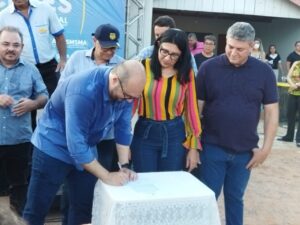 Autoridades assinam ordem de asfaltamento no bairro Vila Irene em Cáceres 2