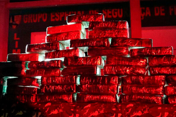 Boliviano é preso na fronteira com mais de 40 quilos de pasta base de cocaína