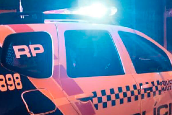 Assaltantes invadem serralheria em Cáceres, fazem donos de reféns e levam joias e celulares