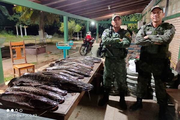 Dois pescadores são presos e autuados por pesca depredatória no Rio Paraguai em Cáceres