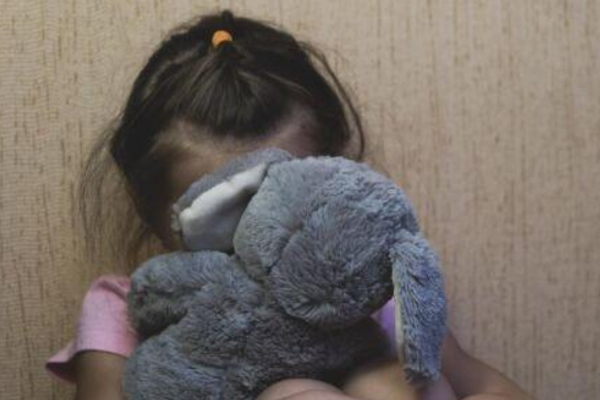 Estuprada,-Menina-de-6-anos-pede-socorro-por- WhatsApp