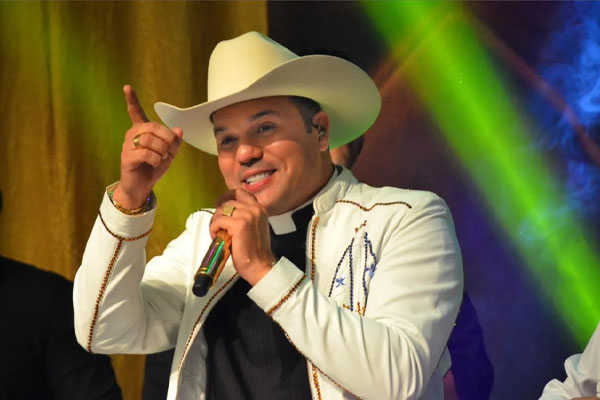 Padre Alessandro Campos anuncia show religioso em Cáceres no dia 12 de julho