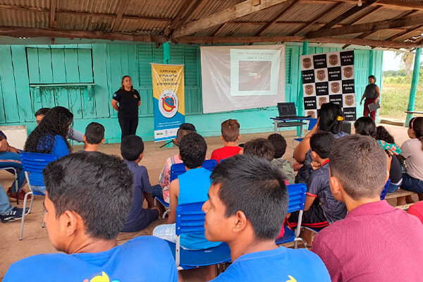 Polícia Civil realiza projeto "De Bem Com a Vida" em escola da Comunidade Limoeiro, em Cáceres