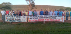 Comunidade faz protesto contra a instala&ccedil;&atilde;o de centro de recupera&ccedil;&atilde;o para dependentes qu&iacute;micos em C&aacute;ceres 2