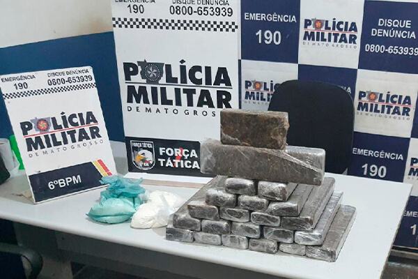 Mulher é presa com 21 tabletes de maconha e porções de cocaína em Cáceres