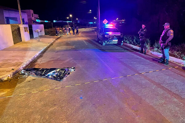 Criminosos matam jovem com 5 tiros na cabeça e no tórax no final da tarde em MT