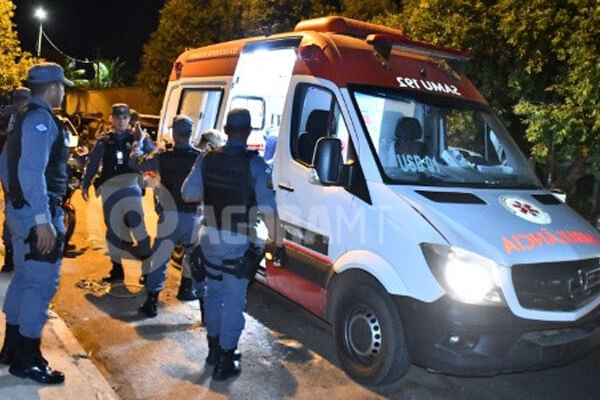 Homem-ataca-e-esfaqueia-ex-namorada-pelas-costas-por-não-aceitar-término-em-MT