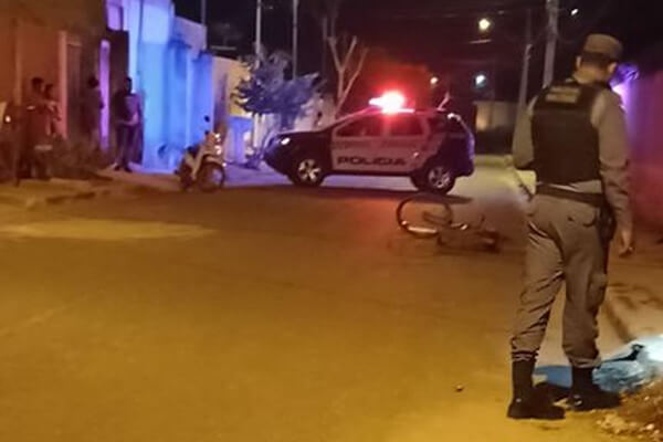 Homem-é-alvejado-por-dois-tiros-no-bairro-Guanabara-em-Cáceres