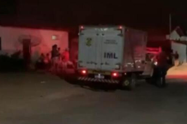 Mãe-encontra-filho-de-7-anos-morto-em-casa-e-corpo-da-filha-de-5-anos-jogado-na-saída-de-cidade