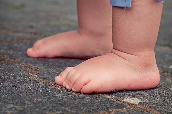 Mãe deixa filho de 2 anos como 'garantia' em boca de fumo