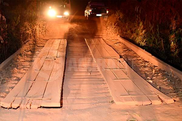 Motociclista perde controle, despenca de ponte e morre