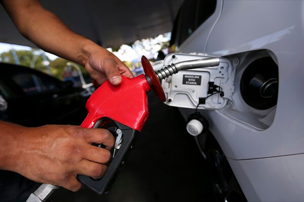 Petrobras reduz preço de venda de gasolina para as distribuidoras