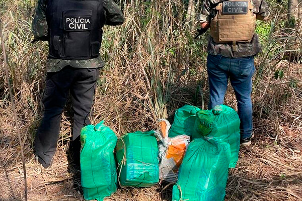 Polícia Civil apreende 126 tabletes de cloridrato de cocaína enterrados em sítio na fronteira