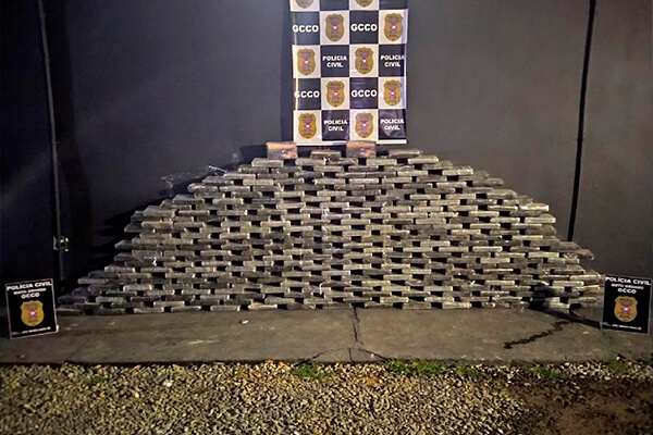 Polícia Civil apreende caminhão com 292 tabletes de cloridrato de cocaína na BR-364