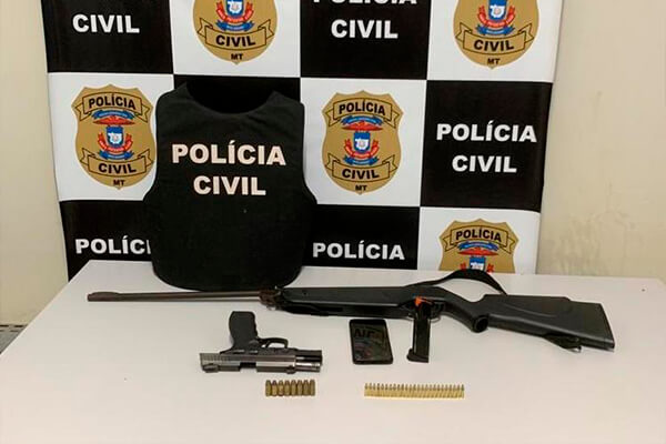 Polícia Civil Apreende Duas Armas De Fogo Várias Munições E Prende Um Suspeito Em Cáceres