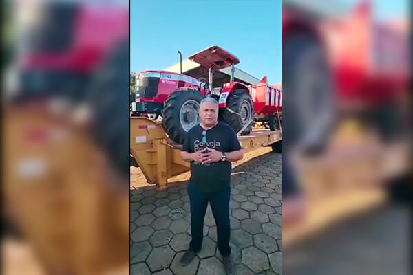 Vereador Negação participa de entrega de maquinários para o município de Cáceres; veja o vídeo