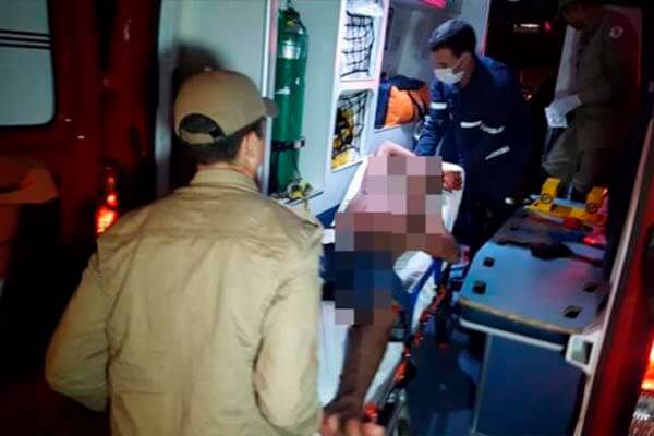 Durante bebedeira, homem é esfaqueado por mulher em Cáceres