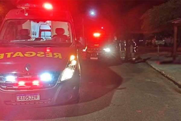 Homem é chamado fora de bar e acaba morto com 10 tiros