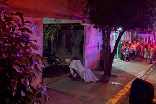 Jovem é executado a tiros em frente de casa no interior de MT